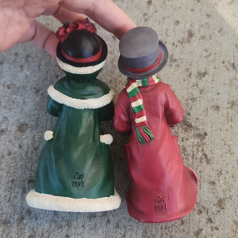 Princess House Festive Caroler Figurines - Red and Green‎